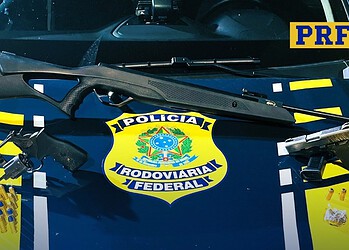 PRF apreende armas e munições em abordagem na BR-364, em Rio Branco