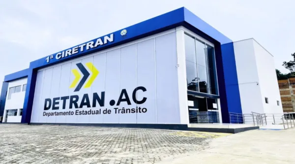 Detran/AC notifica 125 proprietários de veículos removidos; veículos podem ir a leilão