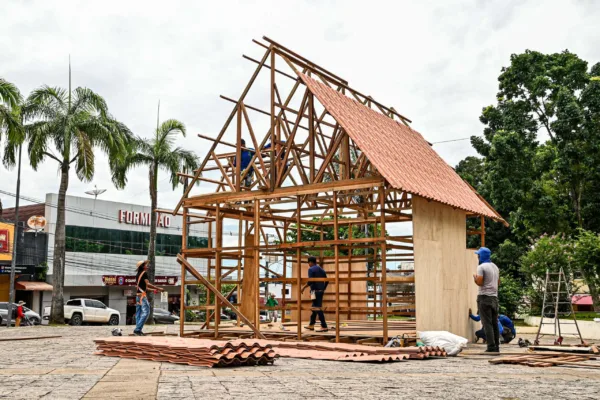 Governo inaugura iluminação natalina no próximo domingo na praça do Palácio Rio Branco