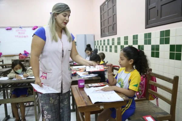 Gladson lança o programa "Alfabetiza Acre" para impulsionar a alfabetização nas escolas públicas