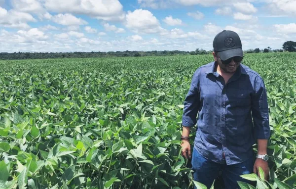 Empresário Rodrigo Pires é homenageado com prêmio de empreendedorismo no Acre