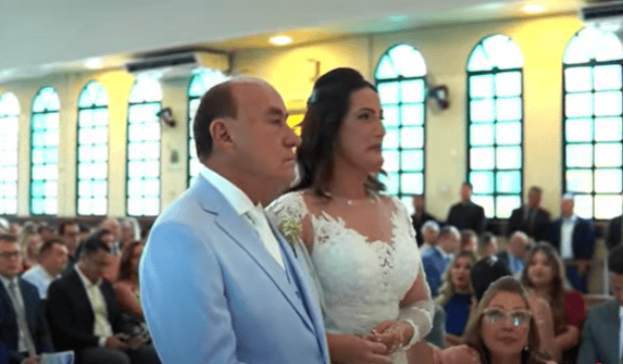 Com transmissão ao vivo, Bocalom se casa com advogada Kelen Nunes em igreja católica; assista