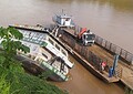 Bombeiros resgatam UBS fluvial parcialmente submersa em Rodrigues Alves; veja imagens