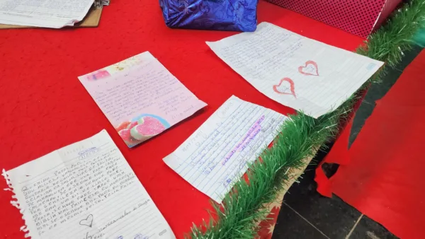 Mais de 1,3 mil cartinhas são adotadas no Papai Noel dos Correios