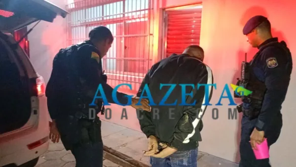 Polícia Militar apreende drogas e armas de fogo em abordagem no bairro Belo Jardim