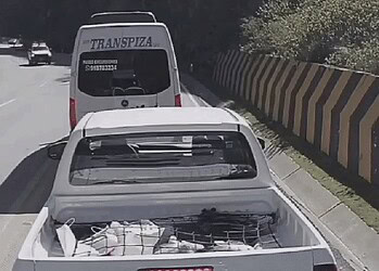 VÍDEO: Pedra gigante cai em rodovia no Peru, mata três e deixa motorista ferido