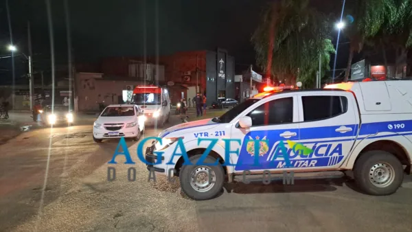 Mulher é atropelada na Avenida Amadeo Barbosa e filho tenta agredir motorista