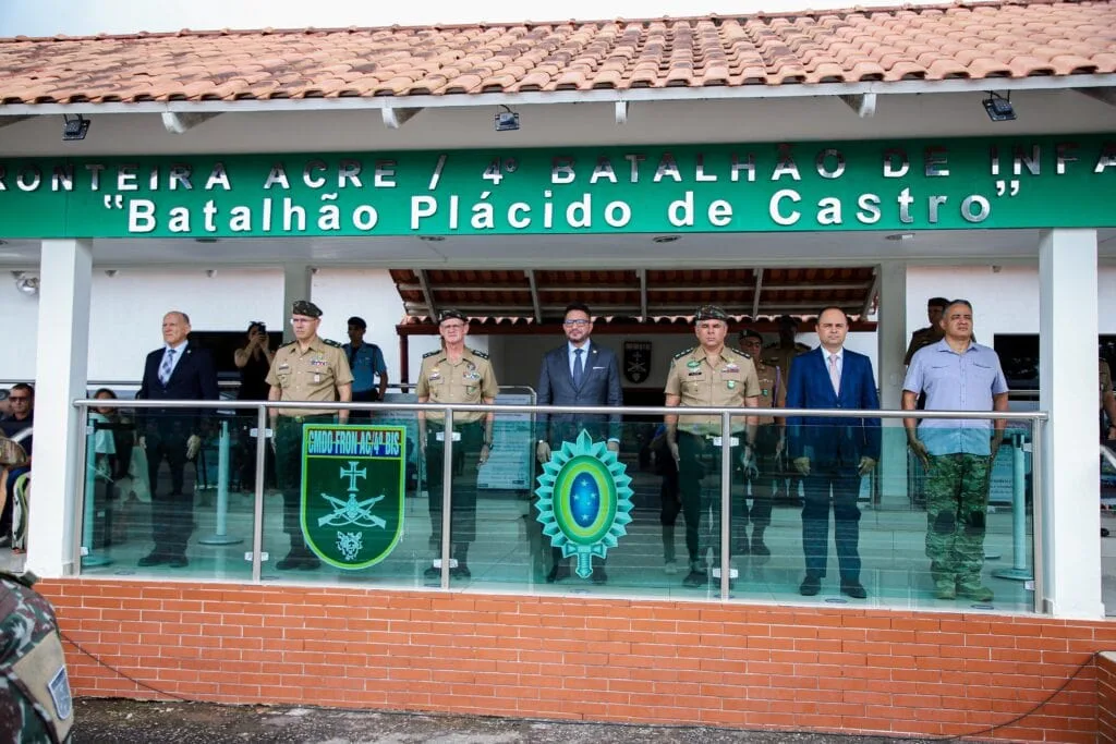 Gladson prestigia formatura de Aspirantado do 4º Batalhão de Infantaria de Selva