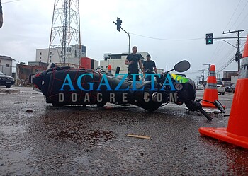 Motociclista fica ferido após colisão com carro em cruzamento de Rio Branco