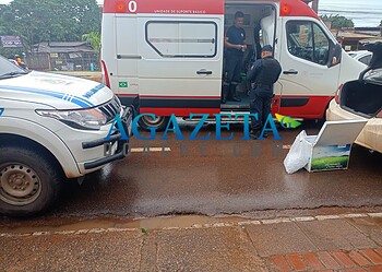 Homem causa acidente ao se atirar na frente de moto em movimento na Amadeo Barbosa