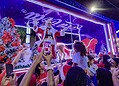 Inauguração da decoração natalina leva multidão à Praça da Revolução; veja fotos