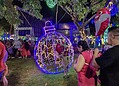 Inauguração da decoração natalina leva multidão à Praça da Revolução; veja fotos