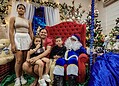 Com Papai Noel azul, 'neve' e muitas luzes, Praça da Revolução encanta público em Rio Branco