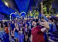 Com Papai Noel azul, 'neve' e muitas luzes, Praça da Revolução encanta público em Rio Branco