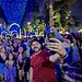 Inauguração da decoração natalina leva multidão à Praça da Revolução; veja fotos