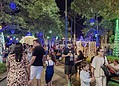 Com Papai Noel azul, 'neve' e muitas luzes, Praça da Revolução encanta público em Rio Branco