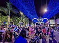 Com Papai Noel azul, 'neve' e muitas luzes, Praça da Revolução encanta público em Rio Branco