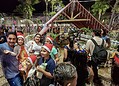 Inauguração da decoração natalina leva multidão à Praça da Revolução; veja fotos