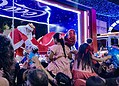 Inauguração da decoração natalina leva multidão à Praça da Revolução; veja fotos