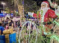 Inauguração da decoração natalina leva multidão à Praça da Revolução; veja fotos