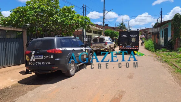 Idoso é encontrado morto dentro de casa após urubus e forte cheiro chamarem atenção de vizinhos em Rio Branco