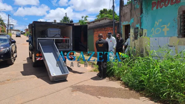 Mulher é encontrada morta ao lado dos três filhos pequenos em casa no bairro Taquari