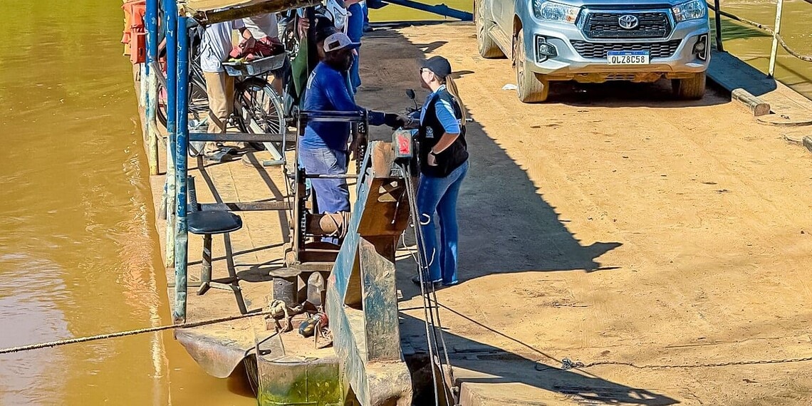 Sula Ximenes acompanhou o trabalho na Balsa de Xapuri, que registrou mais de 37 mil travessias em 2024. Foto: Ascom/Deracre