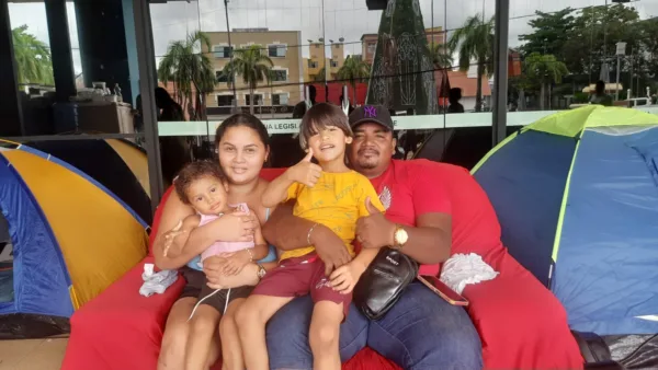 Acampado na Aleac critica deputados e demais políticos: 'Vivem no luxo, possuem tanto, que até sobra'