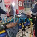 Motociclista fica ferido após colidir contra poste na capital