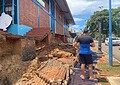 Calçada do Mercado dos Colonos em Rio Branco desaba e Defesa Civil isola área