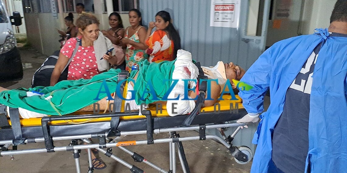 Colisão entre motocicletas deixa três feridos na BR-317; um deles teve traumatismo craniano