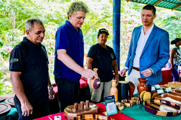 Feira Natalina da economia popular e solidária é aberta oficialmente nesta sexta e vai até o dia 24 no Horto Florestal