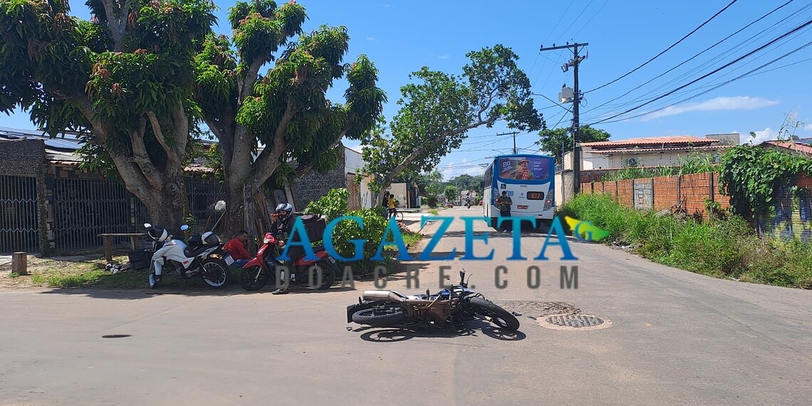 Motociclista desmaia enquanto pilotava, colide com ônibus e vai parar no PS de Rio Branco
