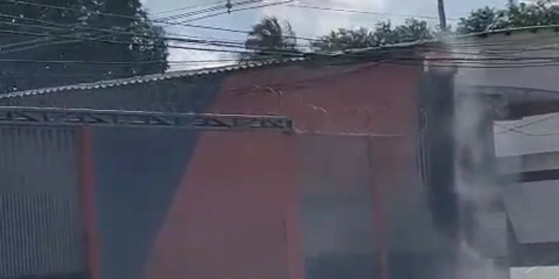 Princípio de incêndio atinge sede do Partido Novo em Rio Branco; Veja vídeo