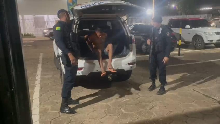 Após denúncia de disparos, polícia apreende armas e munições em chácara em Rio Branco; caseiro é detido