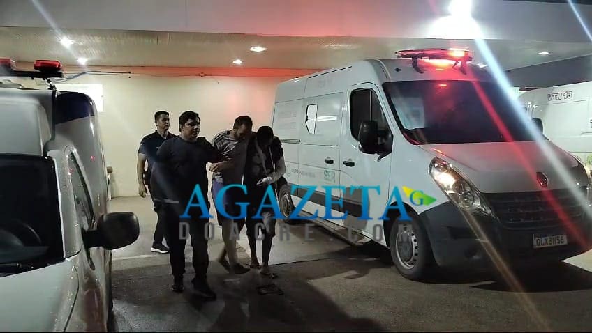 Homens são flagrados tentando arrombar prédio e acabam agredidos por populares em Rio Branco