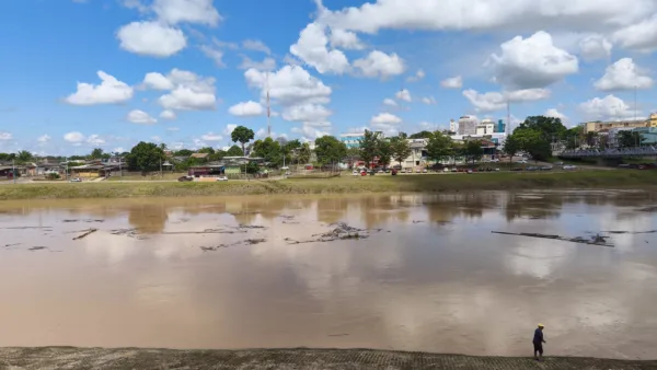 Rio Acre apresenta leve vazante após atingir 10,98 metros em Rio Branco