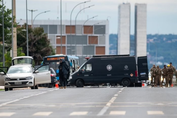 Homem em surto ameaça explodir quartel da PM e sede da PF, em Brasília