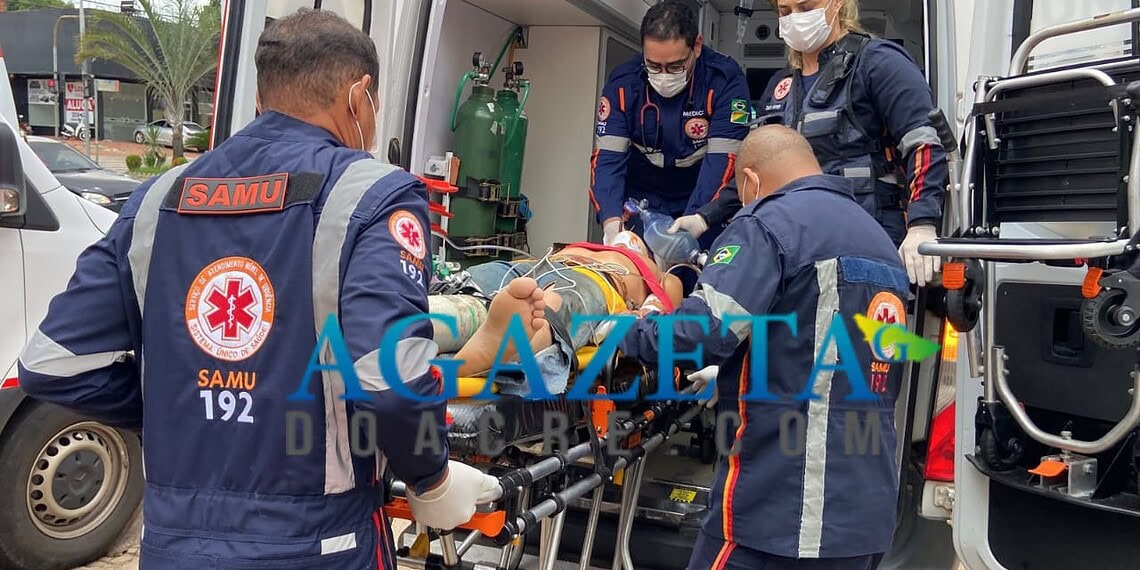 Colono sofre afundamento de crânio após colisão entre motos em Sena Madureira
