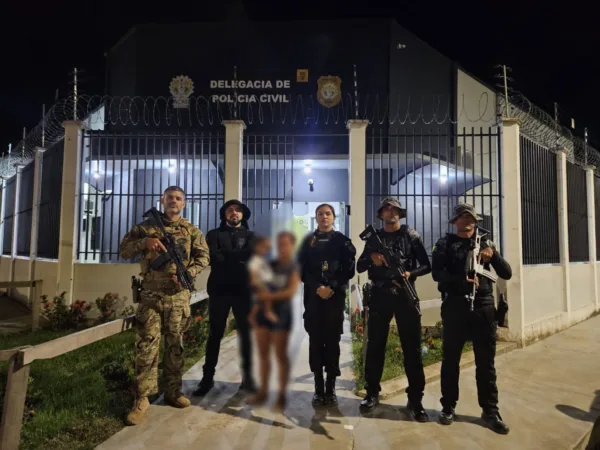 Mãe e bebê são resgatados após mais de 24 horas em cárcere privado no Acre