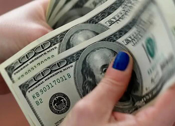 Dólar bate em R$ 6,20, apesar de leilões promovidos pelo BC. Entenda