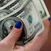 Dólar bate em R$ 6,20, apesar de leilões promovidos pelo BC. Entenda