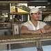 Lúcio em 2012, trabalhando no dia em que seus colegas ganharam o prêmio — Foto: Reprodução/Globo