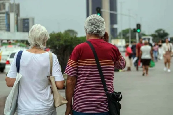 Alzheimer: estudo compreende por que a doença incide mais mulheres