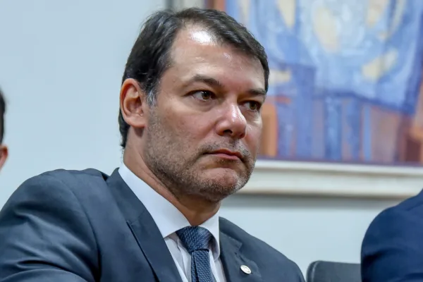 Roberto Duarte pede CPI do Pé-de-Meia e impeachment de Lula por “pedaladas fiscais”