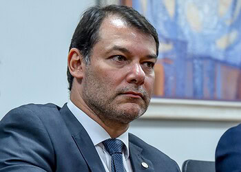 Roberto Duarte pede CPI do Pé-de-Meia e impeachment de Lula por “pedaladas fiscais”