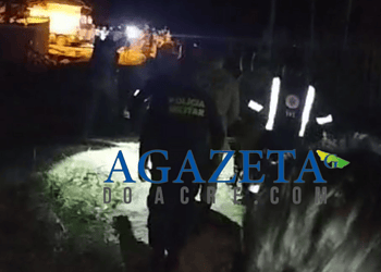 Homem é encontrado com faca cravada no abdômen no interior do Acre; veja vídeo