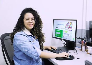 Inscrições são feitas pelo site do Centro de Línguas. Foto: Mardilson Gomes/SEE