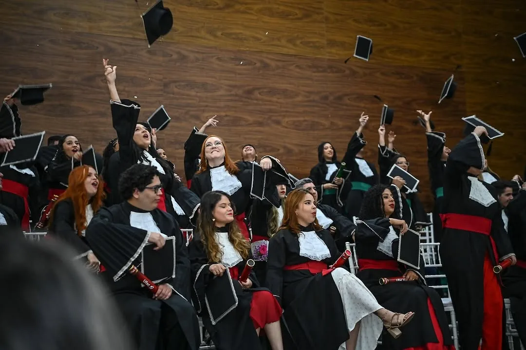 Gladson prestigia formatura de estudantes de Jornalismo e diz que respeita imprensa