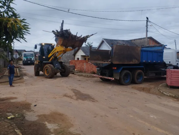 Deracre e Prefeitura de Sena Madureira realizam ação de limpeza na cidade